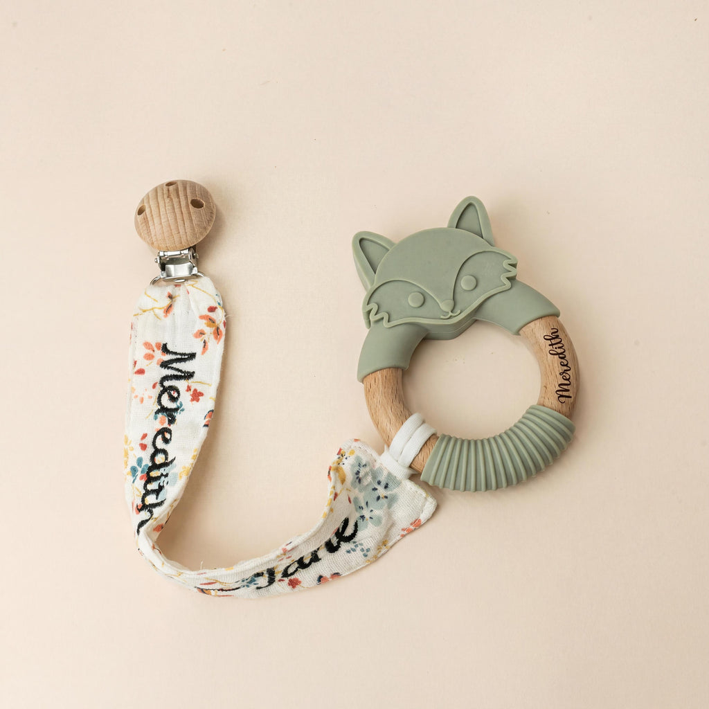 Personalized Baby Gift Set：Custom Muslin Pacifier Clip and Silicone Toy , Newborn Gift Box , Baby Shower Present