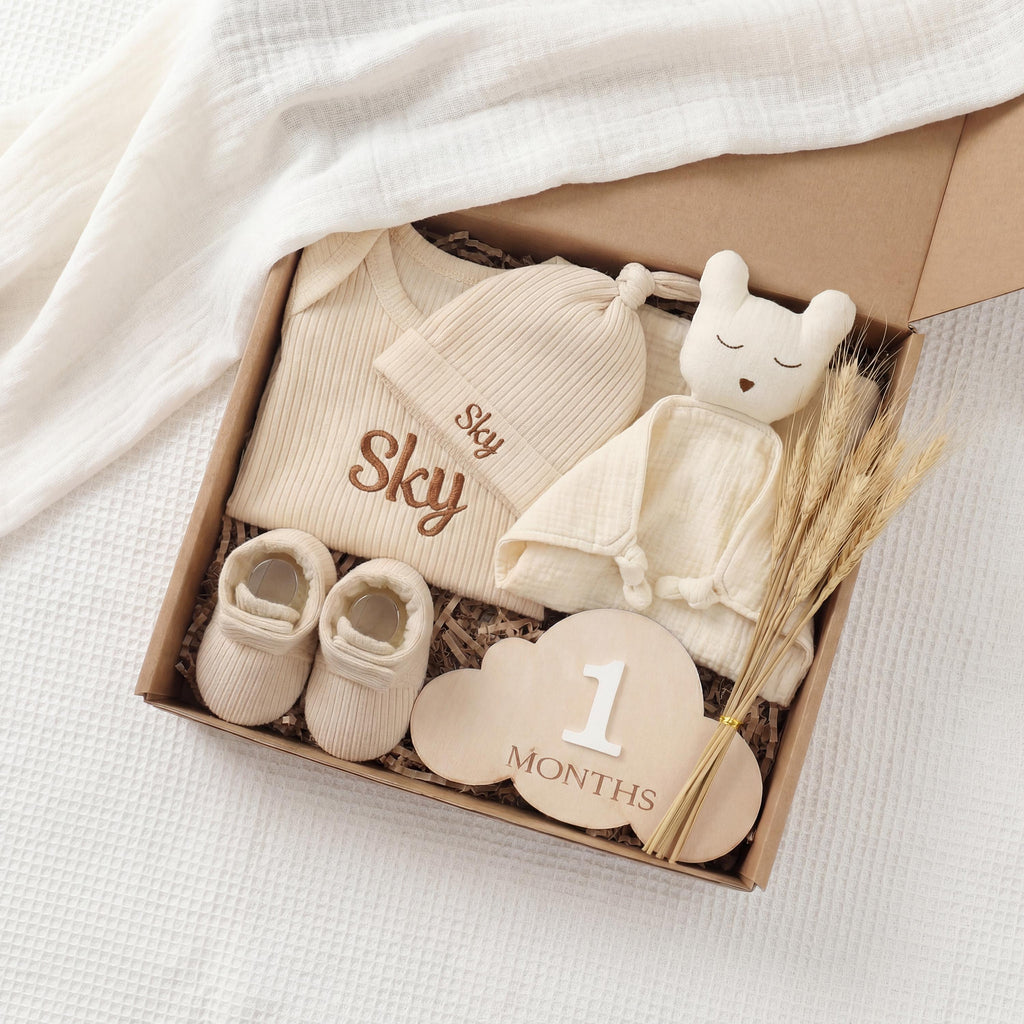 Personalized Organic Cotton Baby Gift Box, Newborn Welcome Set, Bear Lovey, Bodysuit, Beanie, Socks