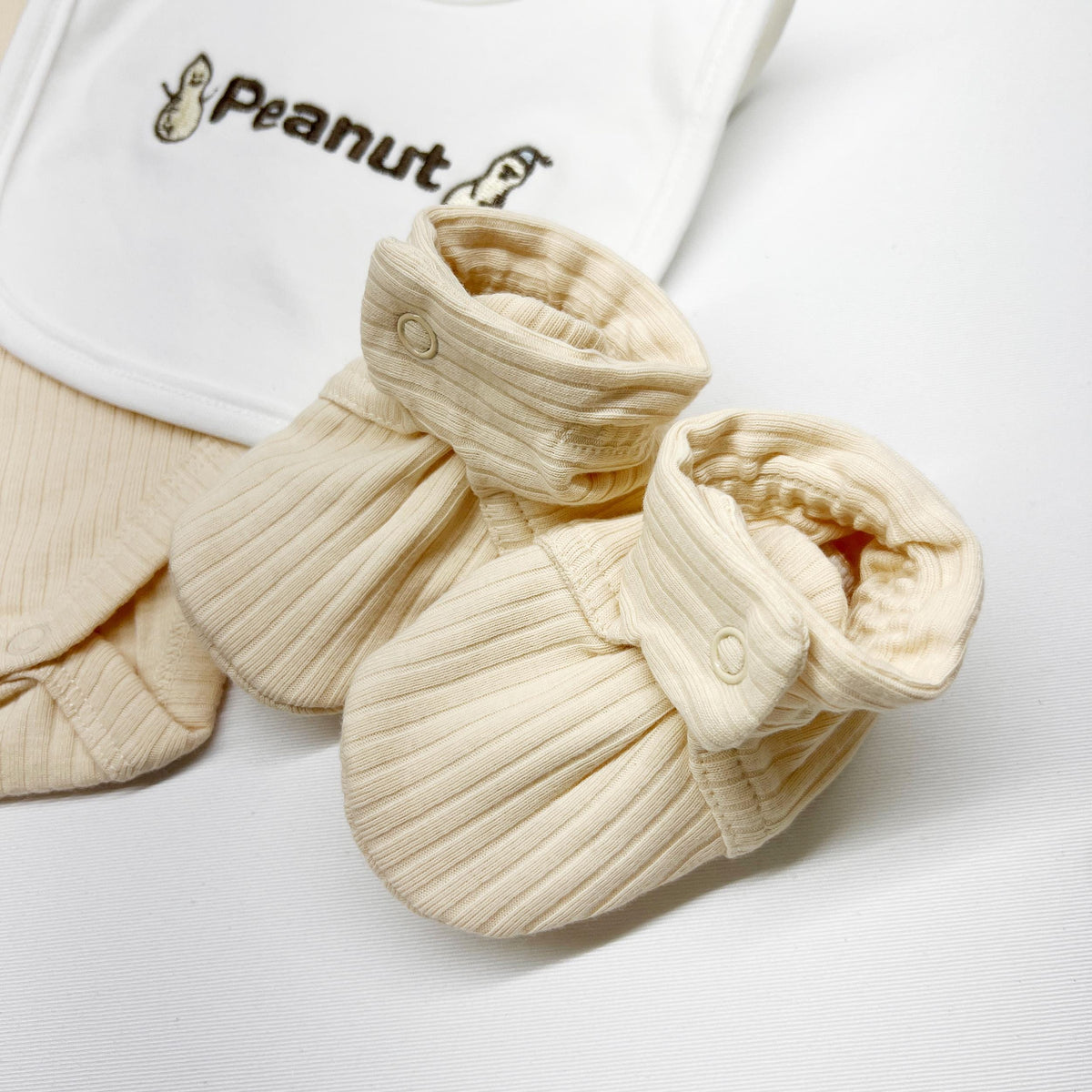 Personalized Organic Cotton Baby Gift Set | Bodysuit, Socks, Hat, Bib, Toy