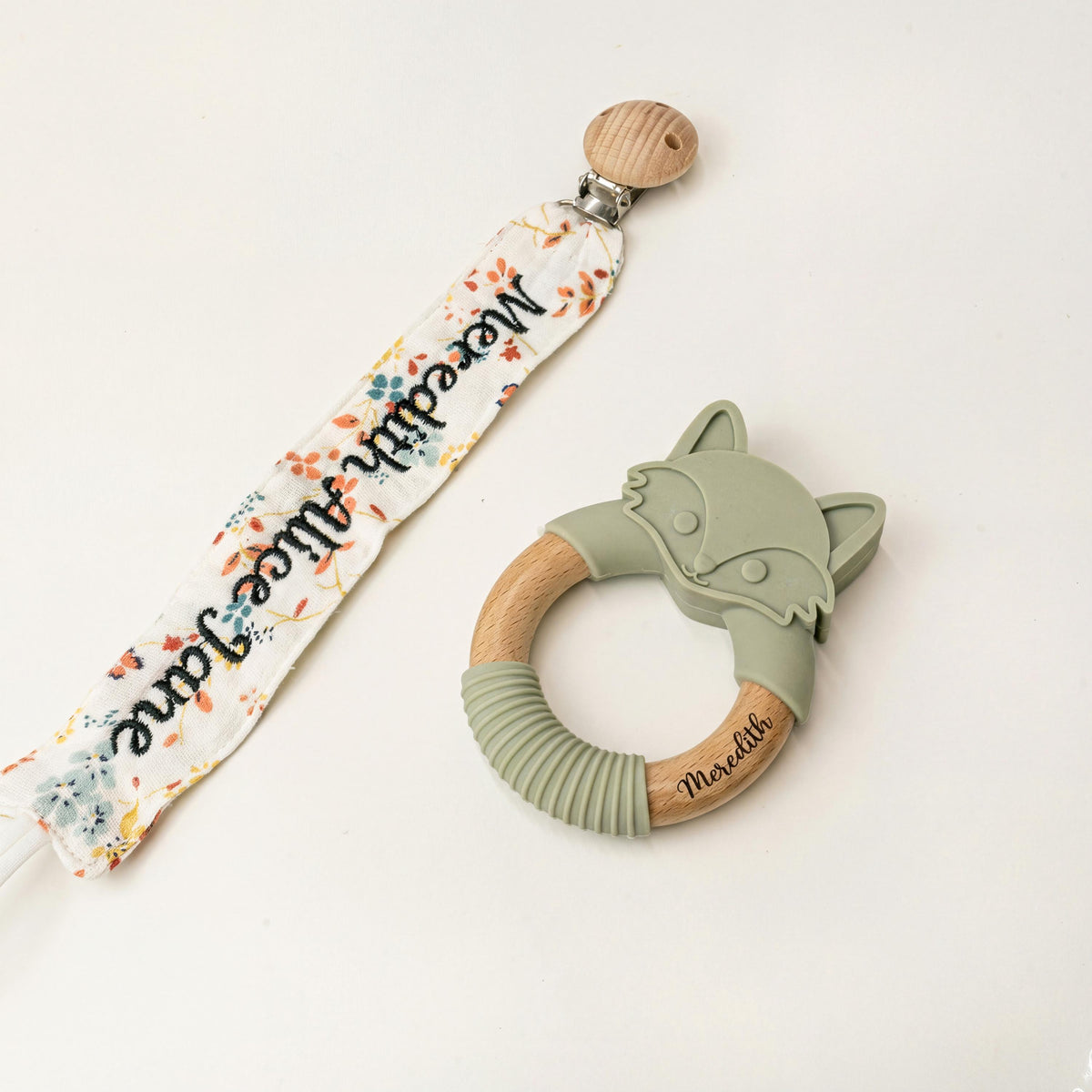 Personalized Baby Gift Set：Custom Muslin Pacifier Clip and Silicone Toy , Newborn Gift Box , Baby Shower Present