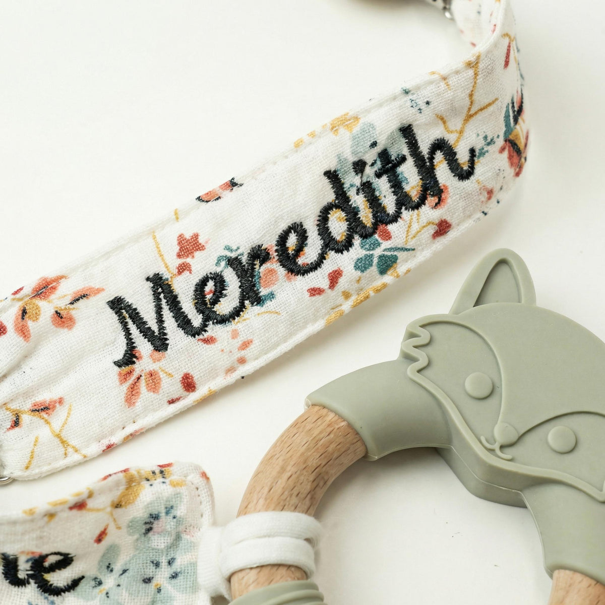 Personalized Baby Gift Set：Custom Muslin Pacifier Clip and Silicone Toy , Newborn Gift Box , Baby Shower Present